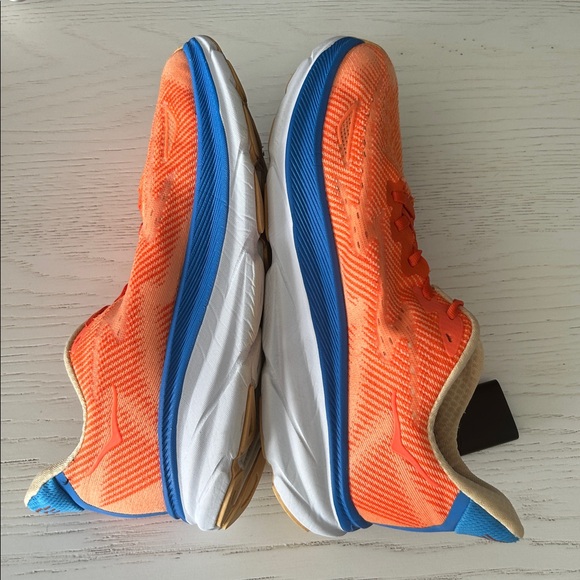 Hoka Men's Clifton 9 in the Vibrant Orange/Impala color 9.5 - Picture 3 of 8